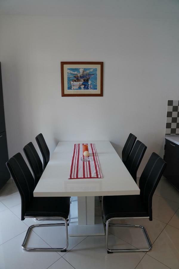 Sesar Apartments Krk - No. 2 Vinko Krk Town Esterno foto