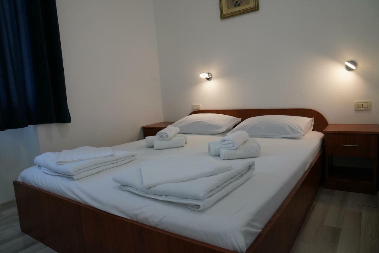 Sesar Apartments Krk - No. 2 Vinko Krk Town Esterno foto
