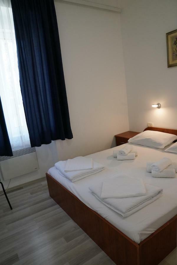 Sesar Apartments Krk - No. 2 Vinko Krk Town Esterno foto