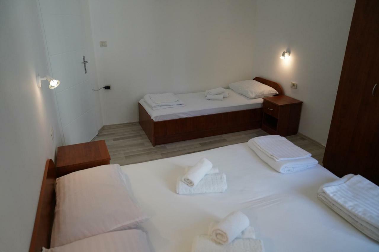 Sesar Apartments Krk - No. 2 Vinko Krk Town Esterno foto