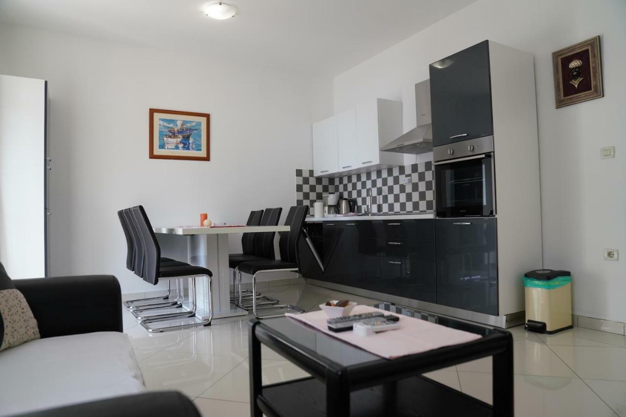 Sesar Apartments Krk - No. 2 Vinko Krk Town Esterno foto