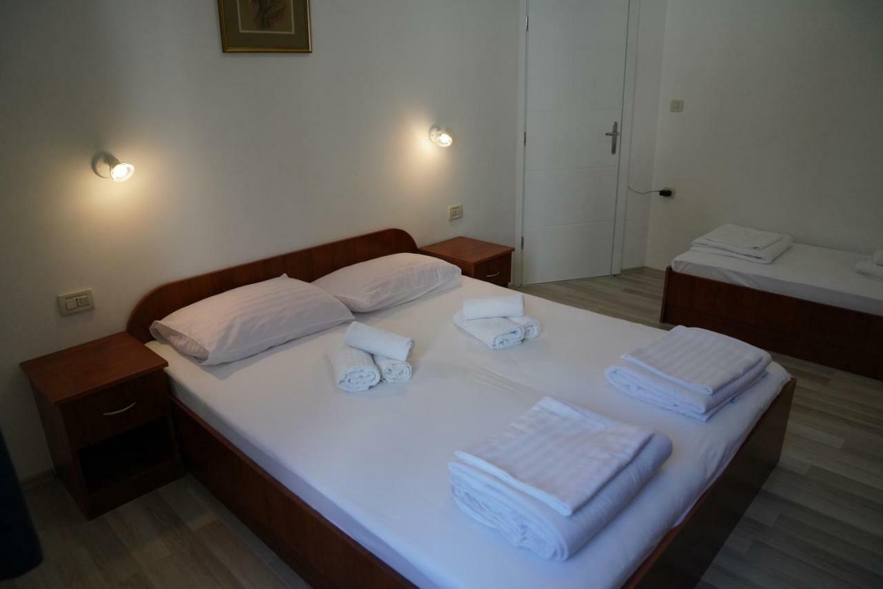 Sesar Apartments Krk - No. 2 Vinko Krk Town Esterno foto